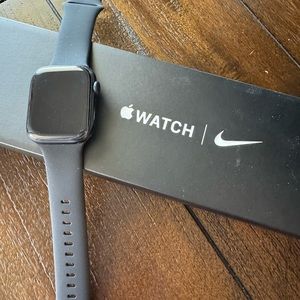 Apple Watch Nike Series 7 45mm + GPS